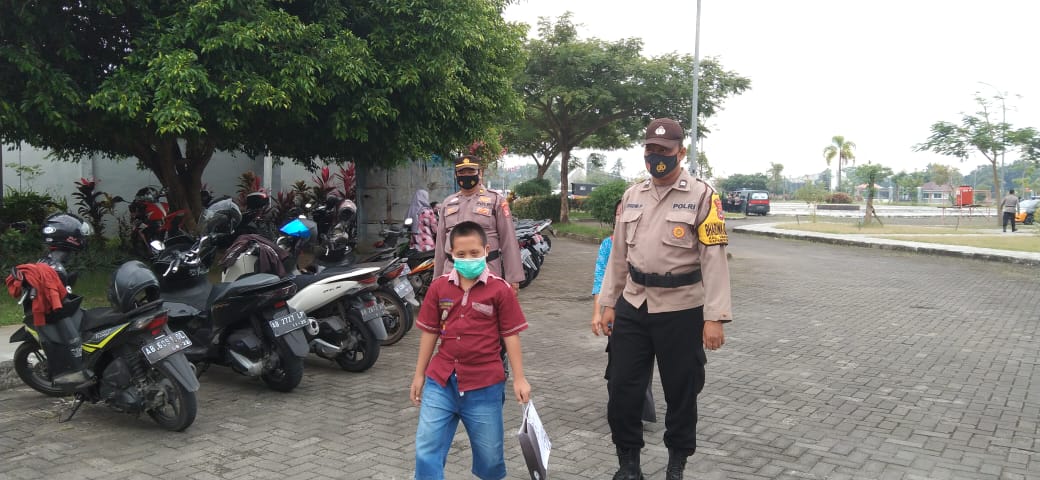 Kegiatan Sosial Seorang Abdi Negara